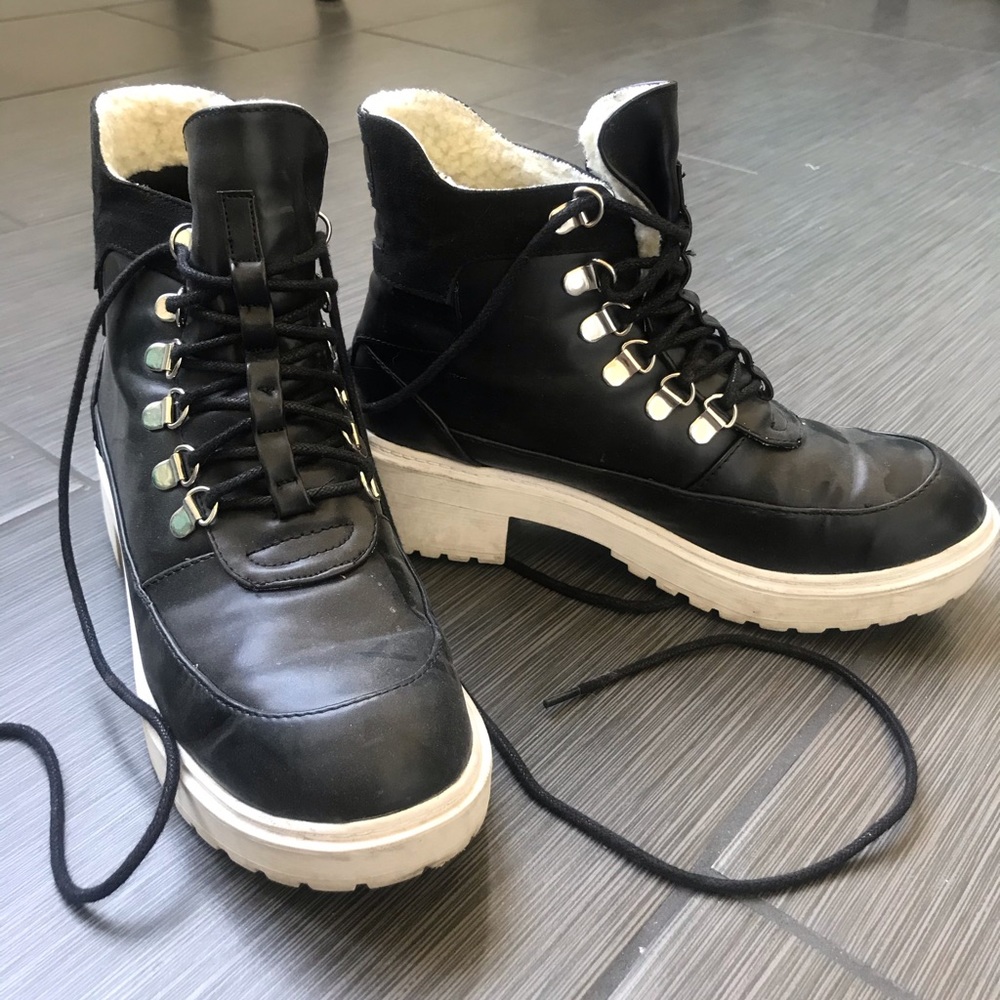 WORN ONCE BLACK BOOTS!